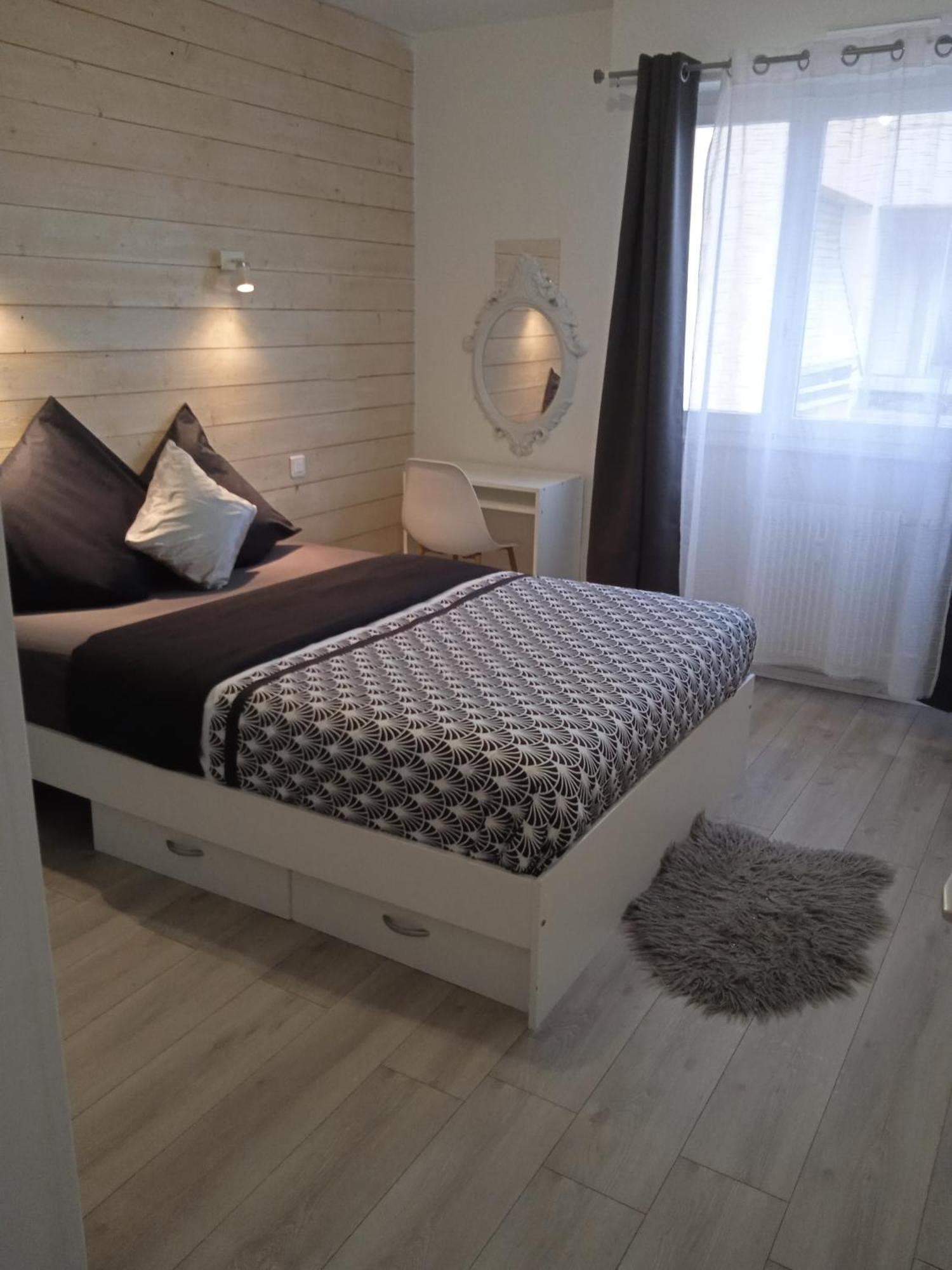 Logement Dans Residence - A 10 Km Du Centre Ville Et A 5 Minute Du Parlement Europeen Avec Parking Gratuit Hoenheim المظهر الخارجي الصورة